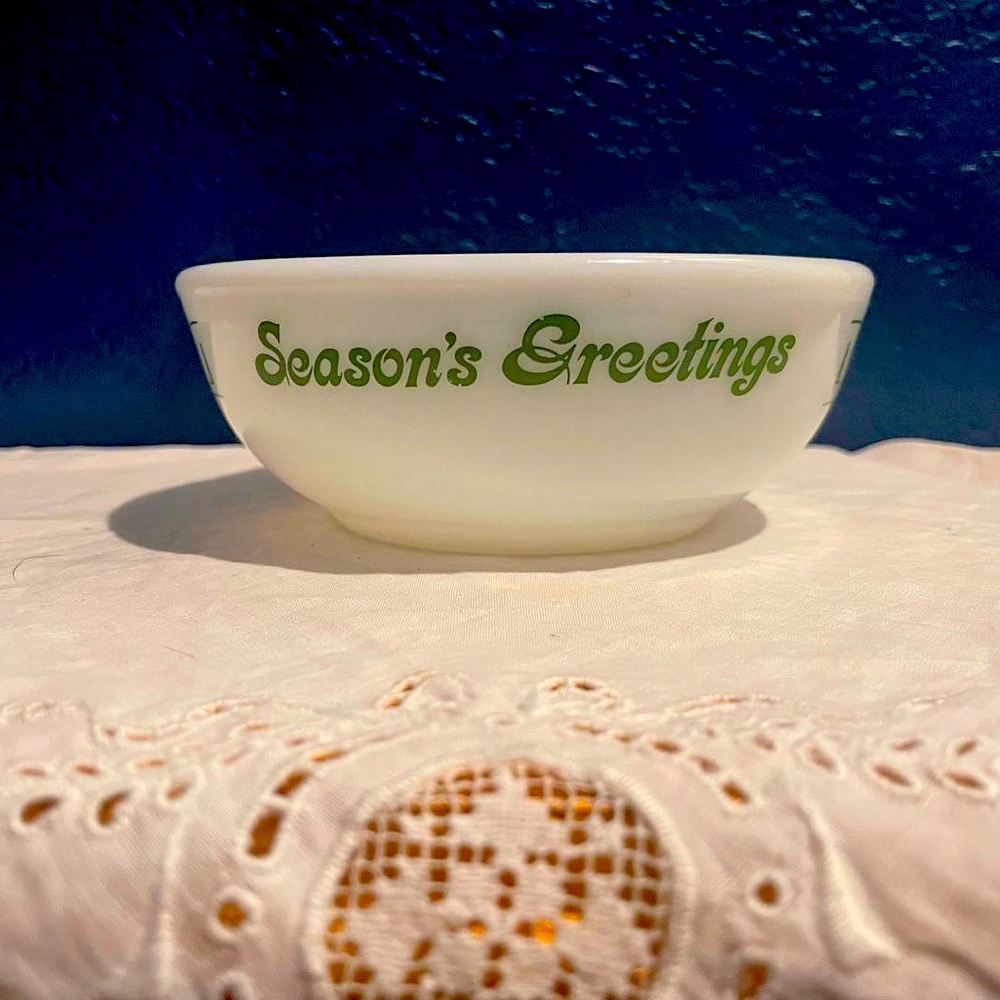 Pyrex Seasons Greetings 705- Murder Bowl